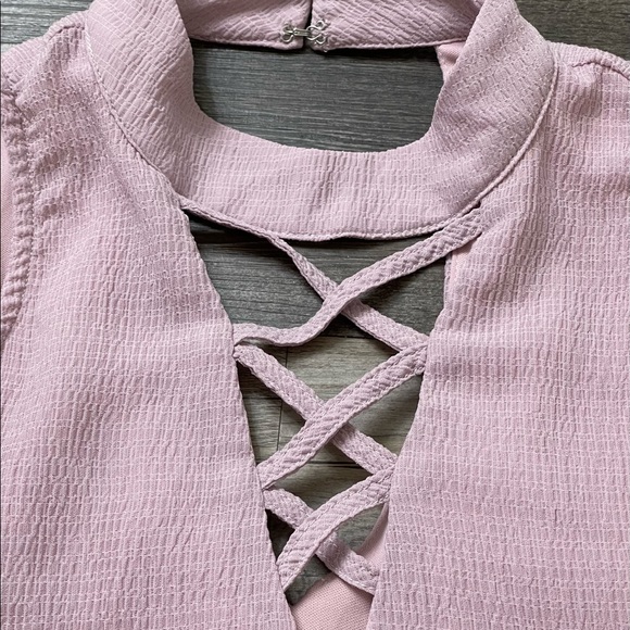 Entro Lavender Ruffle Sleeve Cold Shoulder Dress Sz (S) - Picture 9 of 10